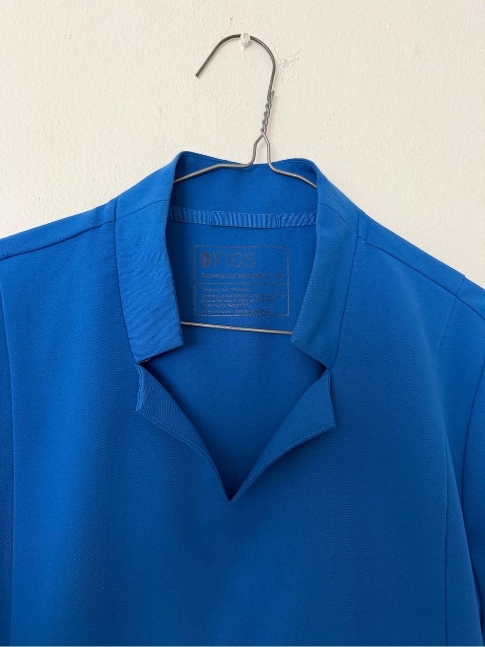 FIGS Women’s Inala Slim Scrub Top Royal Blue Size M - Picture 5 of 6